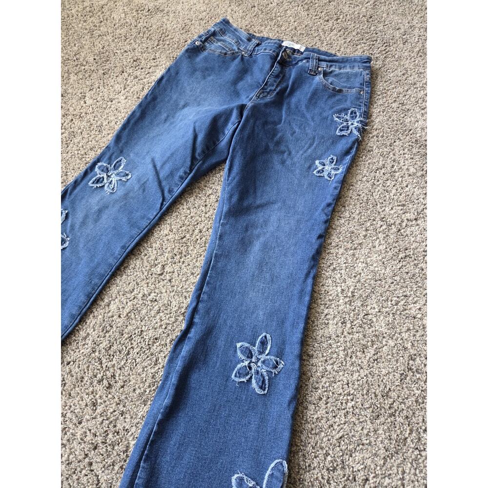 Thread Market Flower Applique Flare Jeans Women’s Size 18 Blue Stretch Denim - Picture 3 of 8